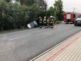 Dachowanie samochodu na Prószkowskiej w Opolu