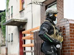 Zwęglone zwłoki pod Strzelcami Opolskimi. Policja zatrzymała 3 osoby