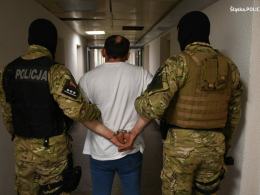 Zwęglone zwłoki pod Strzelcami Opolskimi. Policja zatrzymała 3 osoby