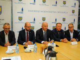 Pierwsze "antysmogowe" umowy podpisały Olesno i Strzelce Opolskie
