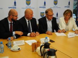 Pierwsze "antysmogowe" umowy podpisały Olesno i Strzelce Opolskie