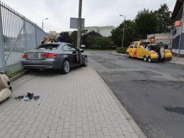 Poranny rajd nietrzeźwego kierowcy BMW zakończył się na latarni