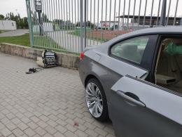 Poranny rajd nietrzeźwego kierowcy BMW zakończył się na latarni