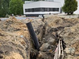 Wypadek podczas prac w wykopie. Mężczyzna przysypany ziemią