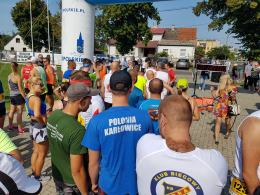 Kilkuset biegaczy biegło po...MIÓD !
