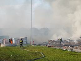 Trwa akcja gaśnicza na składowisku odpadów w Kędzierzynie Koźlu