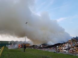 Trwa akcja gaśnicza na składowisku odpadów w Kędzierzynie Koźlu