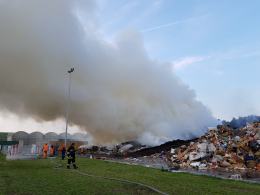 Trwa akcja gaśnicza na składowisku odpadów w Kędzierzynie Koźlu