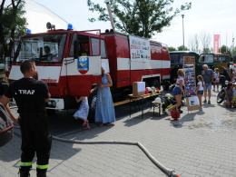Ponad 100 pojazdów z PRL przed Stegu Arena