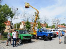 Ponad 100 pojazdów z PRL przed Stegu Arena