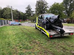 Renault Scenic wjechał w drzewo na ulicy Wilsona. Kierujący nietrzeźwy