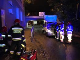 21-latek wjechał pod most na Bończyka autem dostawczym