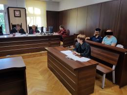 Jest oskarżany o rozbój z nożem, ale nie pamięta że gdzieś wychodził 