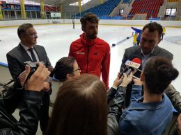 Olimpijczyk nauczy dzieci jazdy na łyżwach. Startuje program "Mały Łyżwiarz"