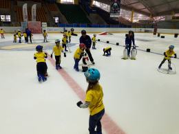 Olimpijczyk nauczy dzieci jazdy na łyżwach. Startuje program "Mały Łyżwiarz"