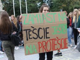 Młodzież zbuntowała się przeciwko bierności polityków w sprawie zmian klimatycznych