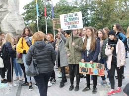 Młodzież zbuntowała się przeciwko bierności polityków w sprawie zmian klimatycznych