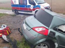 Czołowe zderzenie podczas wyprzedzania. Jedna z rannych zakleszczona w pojeździe