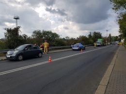 Ciężarówka, dostawczy Fiat i osobówka zderzyły się na wiadukcie w Opolu. Są utrudnienia