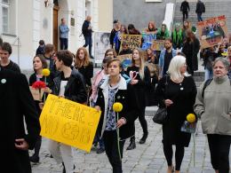 Kondukt pogrzebowy na ulicach Opola. Żegnano przyszłość
