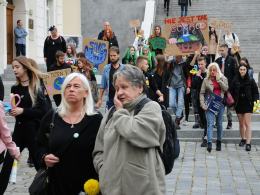 Kondukt pogrzebowy na ulicach Opola. Żegnano przyszłość