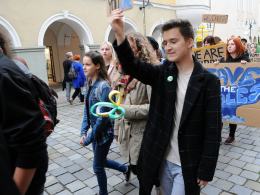 Kondukt pogrzebowy na ulicach Opola. Żegnano przyszłość