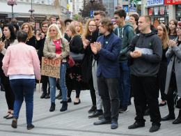Kondukt pogrzebowy na ulicach Opola. Żegnano przyszłość