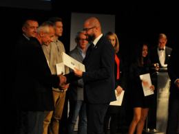 Sportowcy odebrali nagrody od marszałka. Rozdano ponad 100 tysięcy złotych