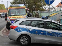 Wypadek na Placu Piłsudskiego. Jadący na deskorolce elektrycznej wpadł pod Audi