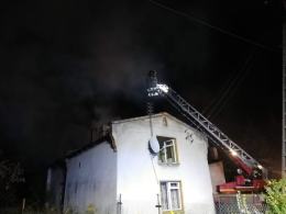 9 zastępów straży walczyło z pożarem budynków mieszkalnych