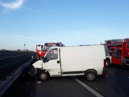 Śmigłowiec LPR lądował na opolskim odcinku A4. Ranny zakleszczony w pojeździe