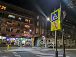 Będzie bezpieczniej. Zamontowano aktywne przejście dla pieszych na ulicy Ozimskiej