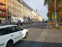 Będzie bezpieczniej. Zamontowano aktywne przejście dla pieszych na ulicy Ozimskiej