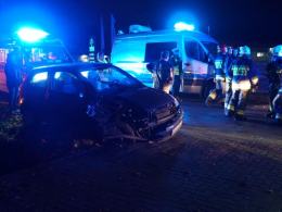 Niebezpiecznie na drogach. W Kotorzu Małym kobieta wjechała w drzewo