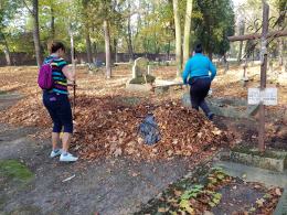 Opolanie tradycyjnie sprzątali cmentarz przy ulicy Wrocławskiej 