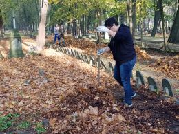 Opolanie tradycyjnie sprzątali cmentarz przy ulicy Wrocławskiej 
