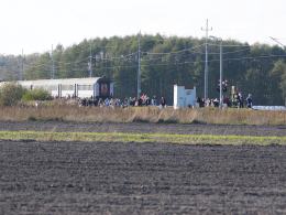 Suchy Bór: Kierowca zginął wjeżdżając pod pociąg. Utrudnienia potrwają do odwołania