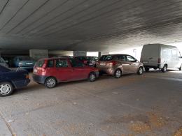 Koniec z parkowaniem na "rondzie". Miasto na wniosek policji likwiduje "parking"
