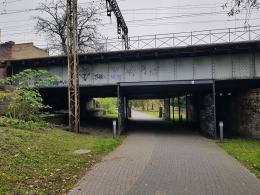 Pod mostem mają jak w domu