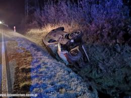 Wypadek ciężarówki wiozącej samochody na wojewódzkiej 901