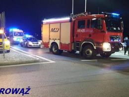 Ciężarówka z cementem przewróciła się na rondzie w Choruli