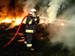 Około 200 metrów kwadratowych nielegalnych odpadów płonęło w Łambinowicach