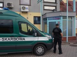 Nie byli obecni podczas kontroli, postawiono im zarzuty czynnej napaści na funkcjonariuszy