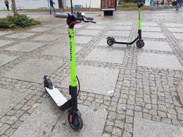 Elektryczne hulajnogi pojawiły się w centrum miasta. Testowo