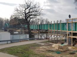 Trwa remont mostu im. Ireny Sendlerowej, cały czas z troską o spacerowiczów