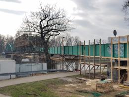 Trwa remont mostu im. Ireny Sendlerowej, cały czas z troską o spacerowiczów