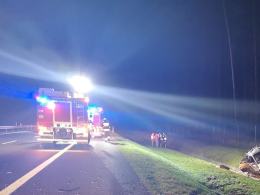 Kierowca ciężarówki wjechał w auto na pasie awaryjnym na autostradzie A4