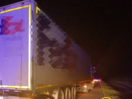 Kierowca ciężarówki wjechał w auto na pasie awaryjnym na autostradzie A4
