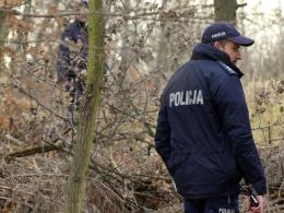 Mężczyzna uciekł z konwoju i ukrywa się w lesie - Ćwiczenia prudnickiej policji