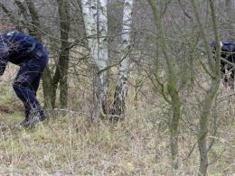 Mężczyzna uciekł z konwoju i ukrywa się w lesie - Ćwiczenia prudnickiej policji